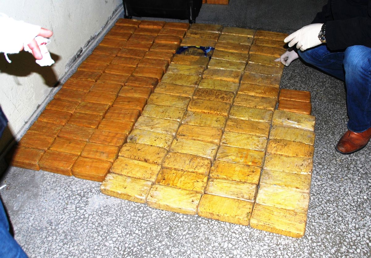 Bolu\'da Tem Otoyolu\'nda Durdurulan Bir Otomobilde Yapılan Aramada 165 Kilo Eroin Ele Geçirildi.
