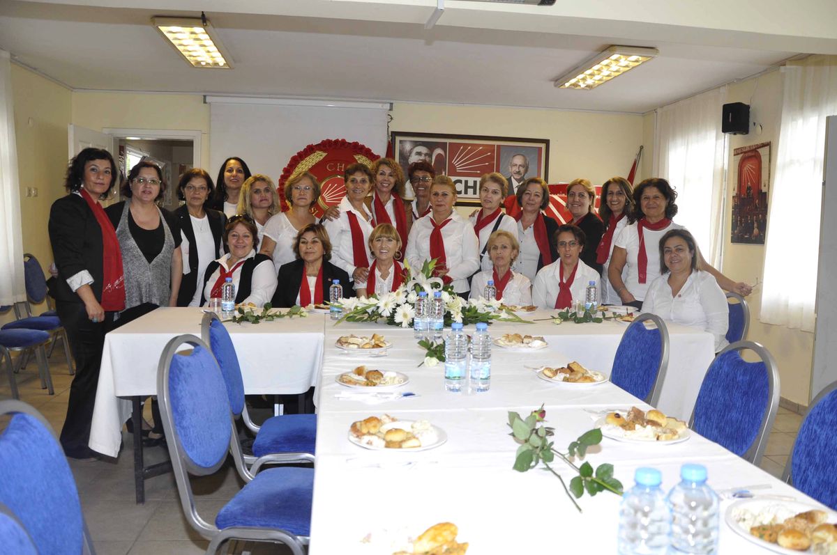 CHP İl Kadın Kolu Başkanlarından CHP İlçe Merkezine Ziyaret