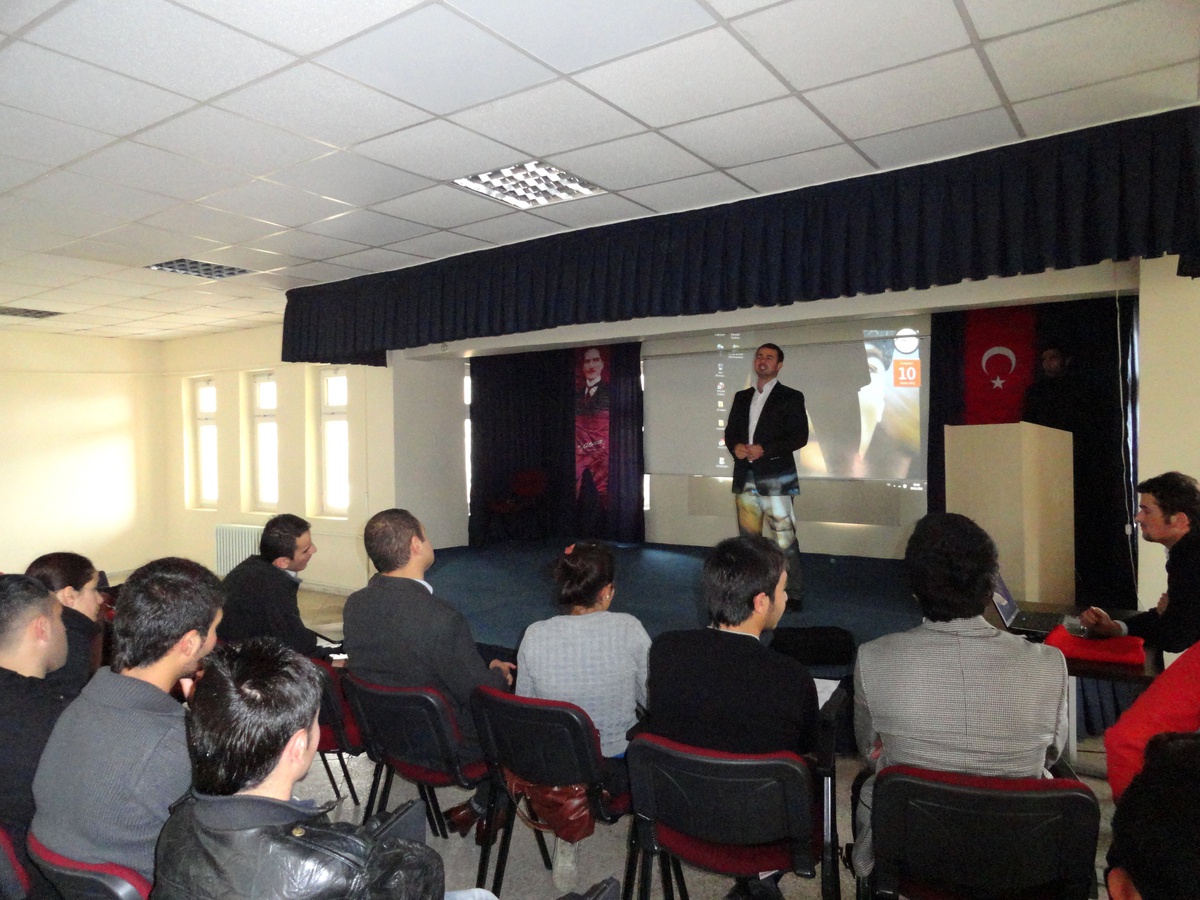 Çıldır Meslek Yüksekokulu Öğrencileri Ata\'larını Andı