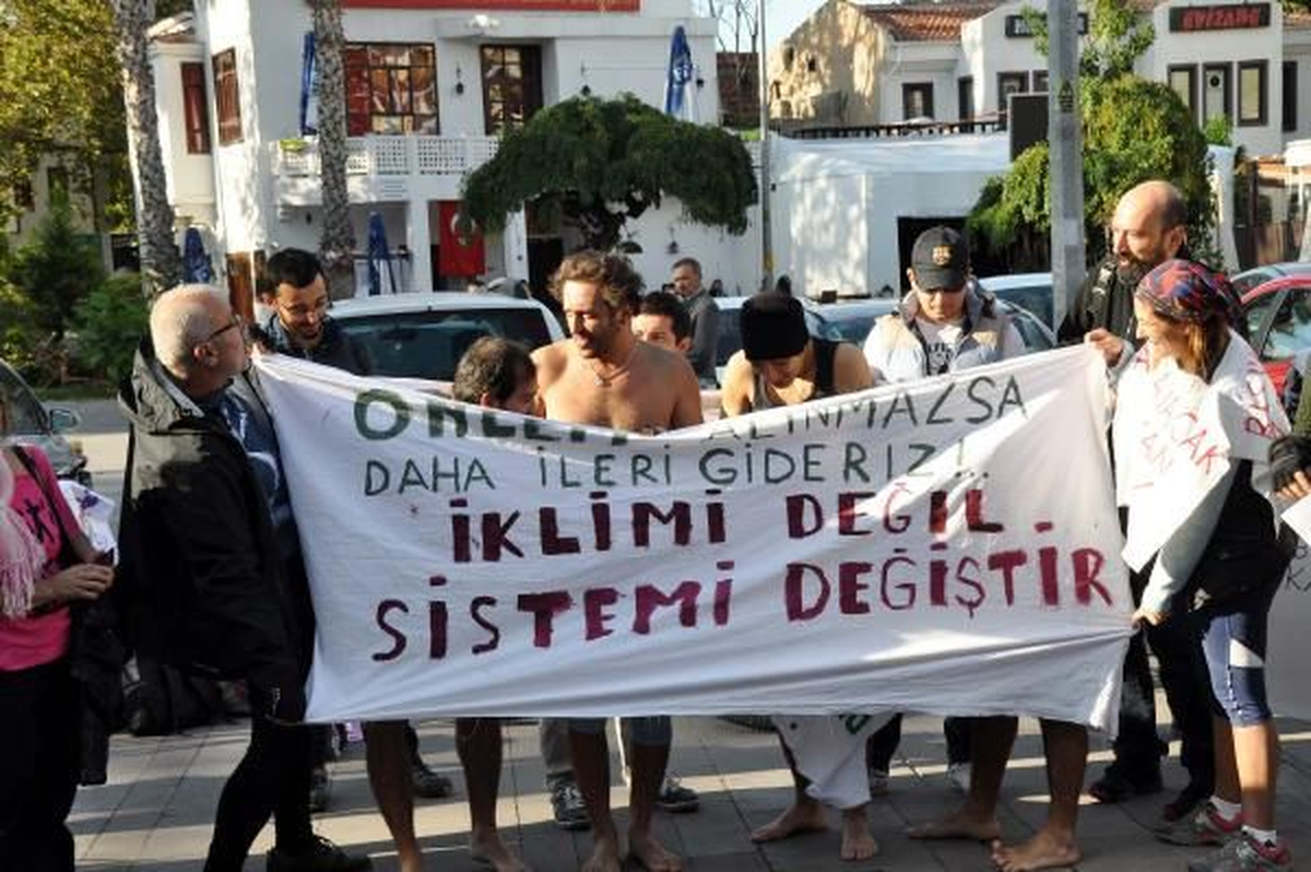 Davullu, Darbukalı Soyunma Eylemi