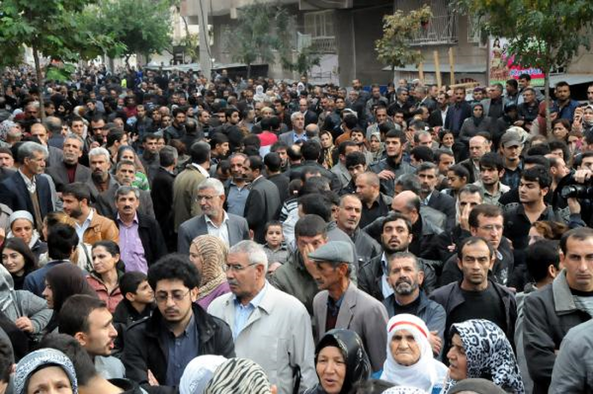 BDP\'li Vekil Polis Yumrukladı