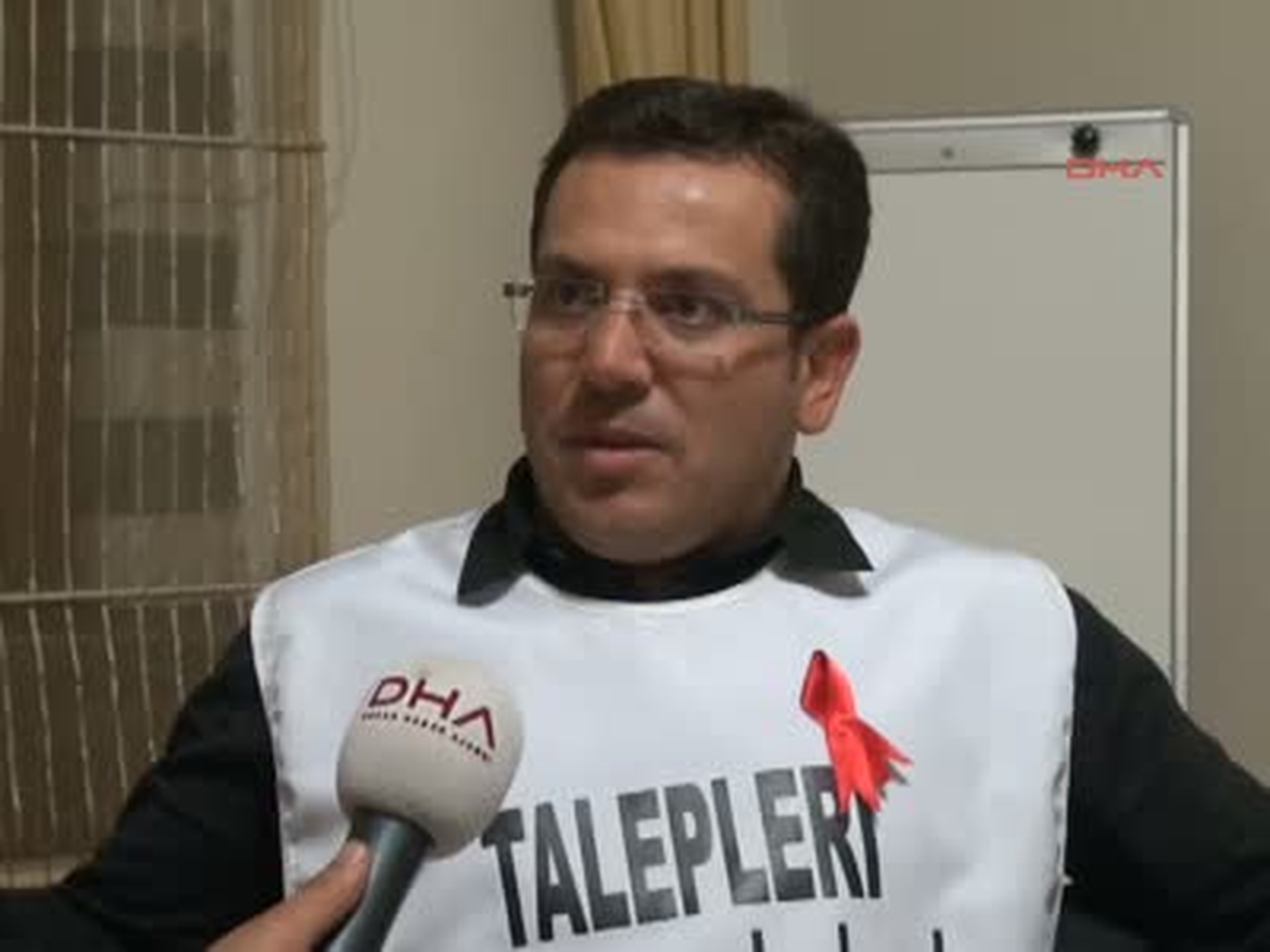 BDP\'li Özdal Üçer Polis Yumrukladı