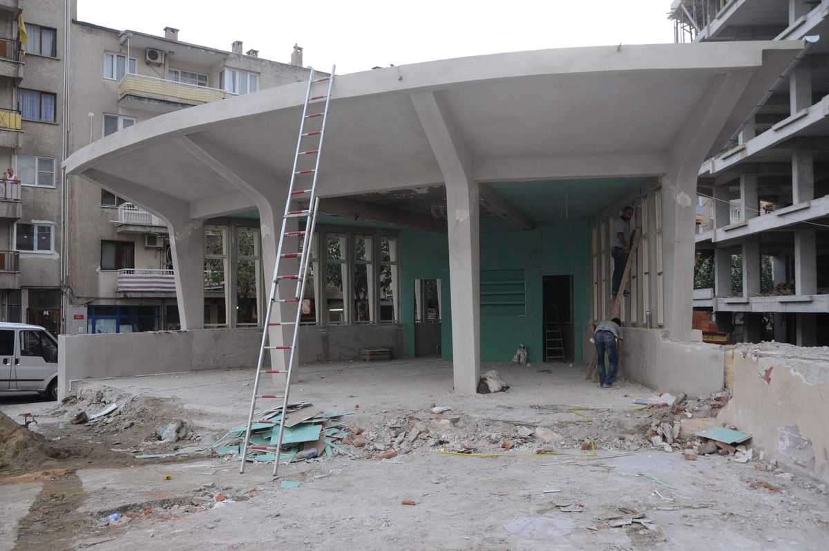 Efendiler Kahvesi\'nde Çalışma Başladı