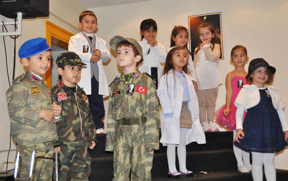 Gkv\'li Minikler Atatürk\'ü Andı