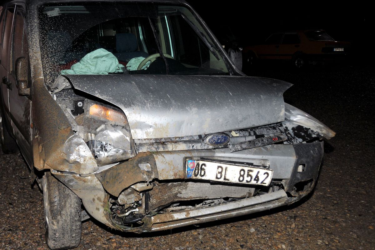 Gümüşhane\'de Trafik Kazası: 3 Yaralı