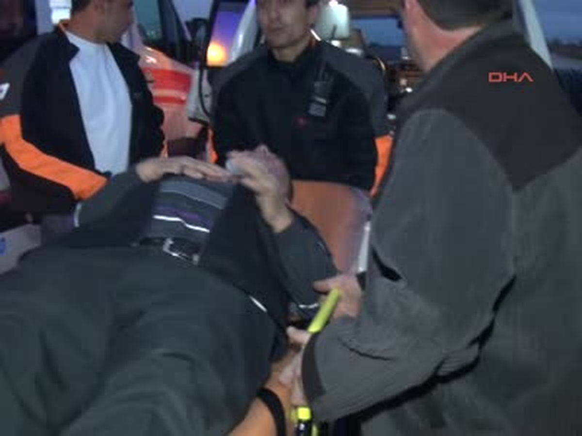 Midibüs Devrildi: 13 Yaralı