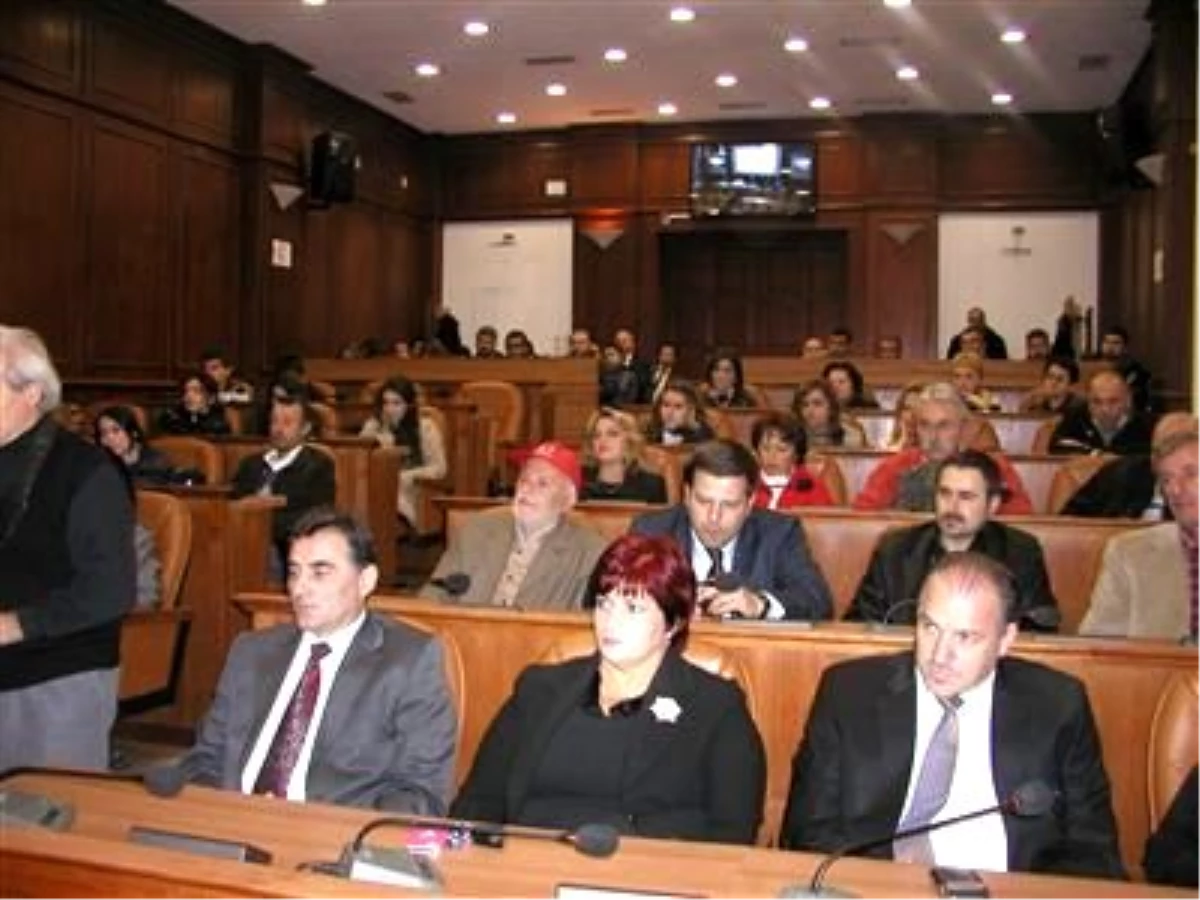Kosova\'da Atatürk Konferansı\'na Büyük İlgi