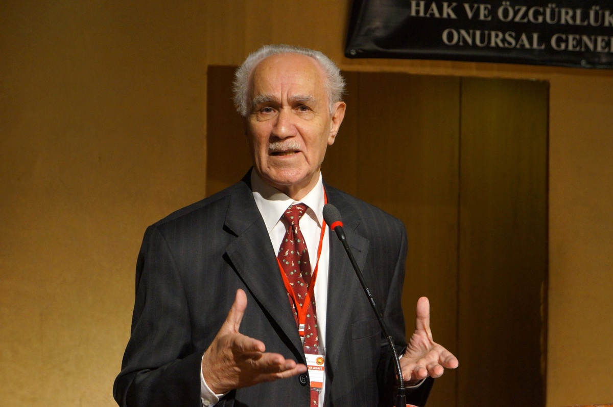 Kürt Yazar ve Politikacı Burkay Gündemi Değerlendirdi