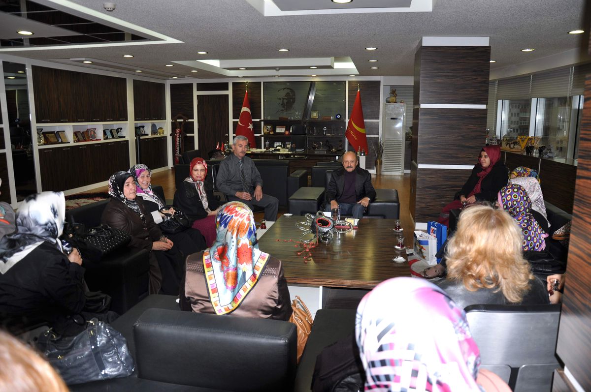 MHP'li Belediyeci Hanımlar Makama Çıktı