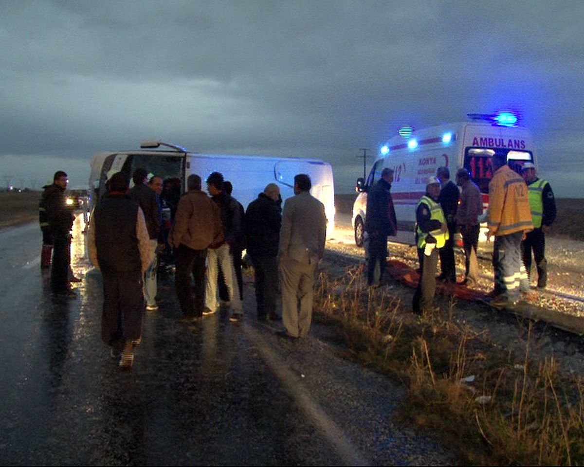 Midibüs Devrildi: 12 Yaralı