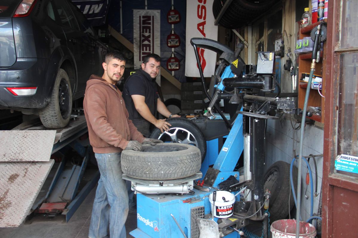 Zonguldak\'ta Kar Lastiği Satışları Yüzde 60 Arttı