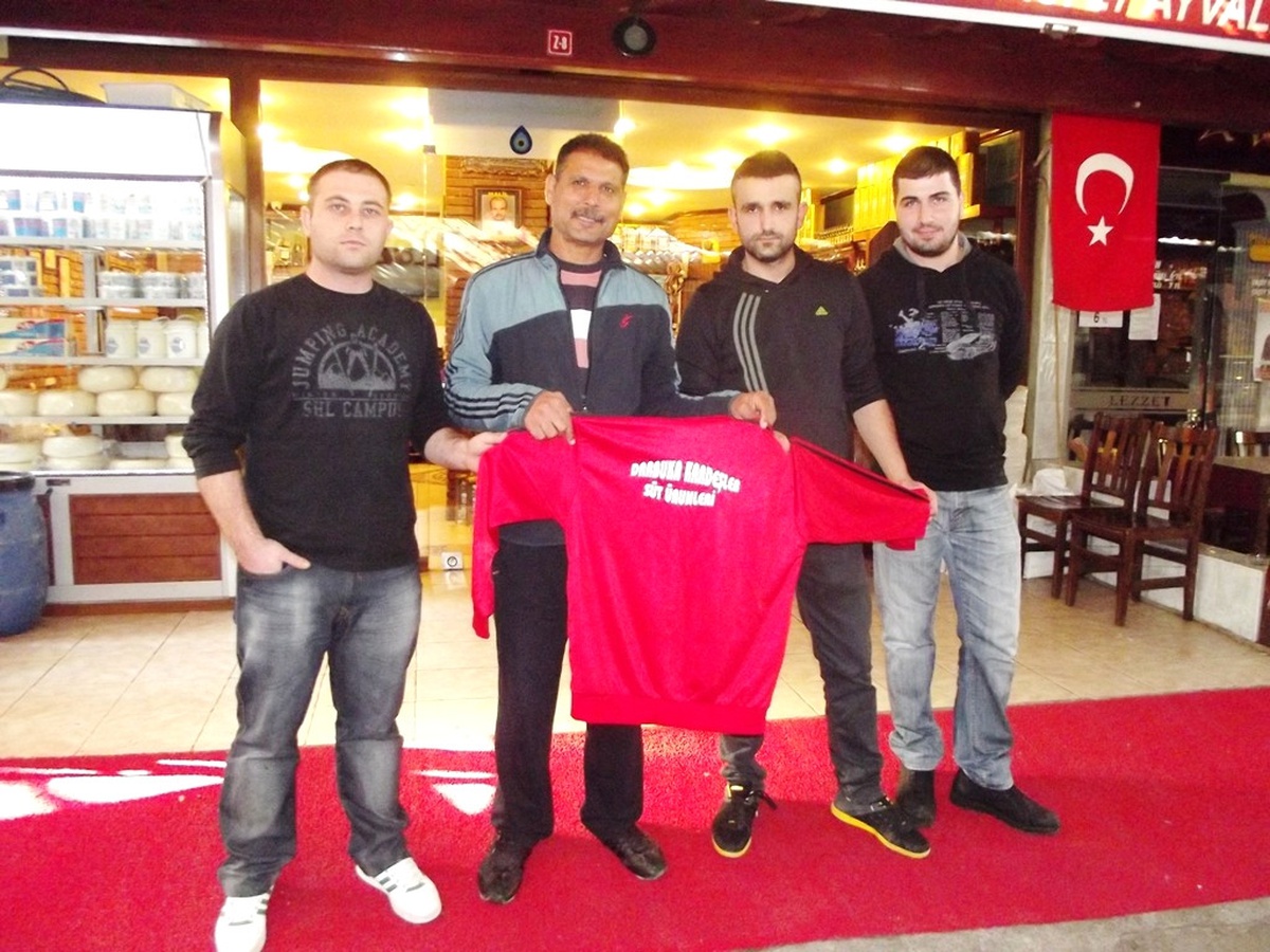 Ayvalık Kaya Spor\'a Bir Destekte Darbuka Kardeşlerden