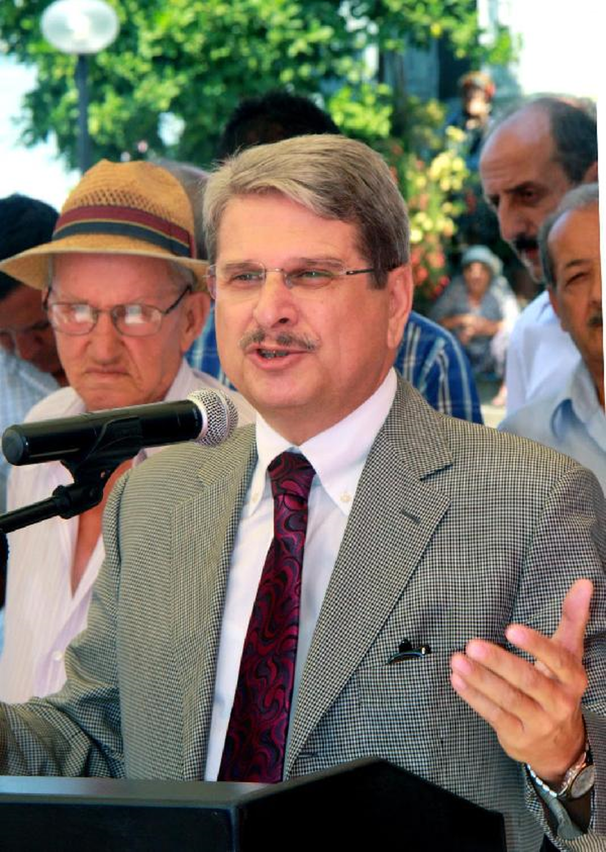 "Bakanlık Personelini Tehdit Ediyor"
