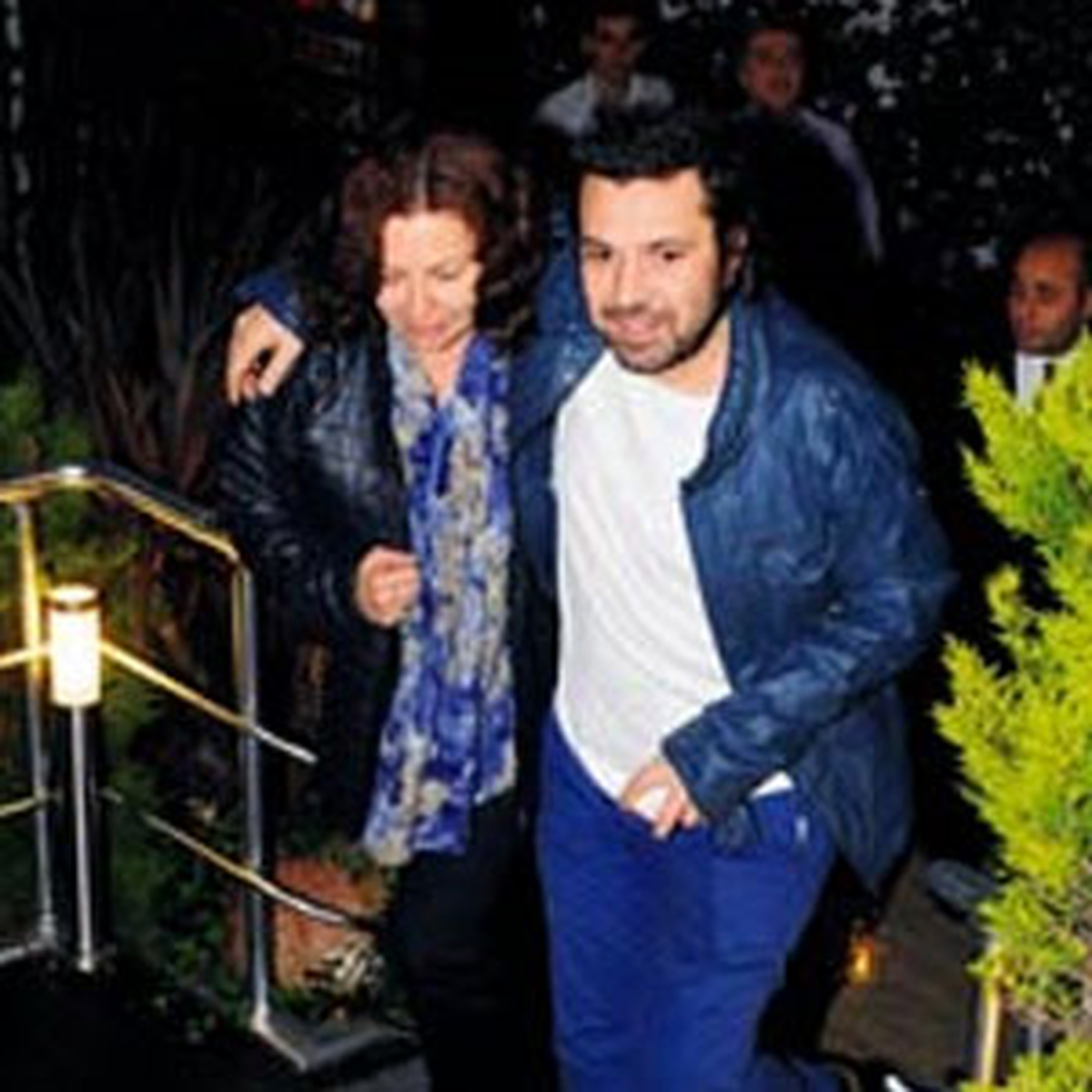 Halil Sezai Fena Dağıttı
