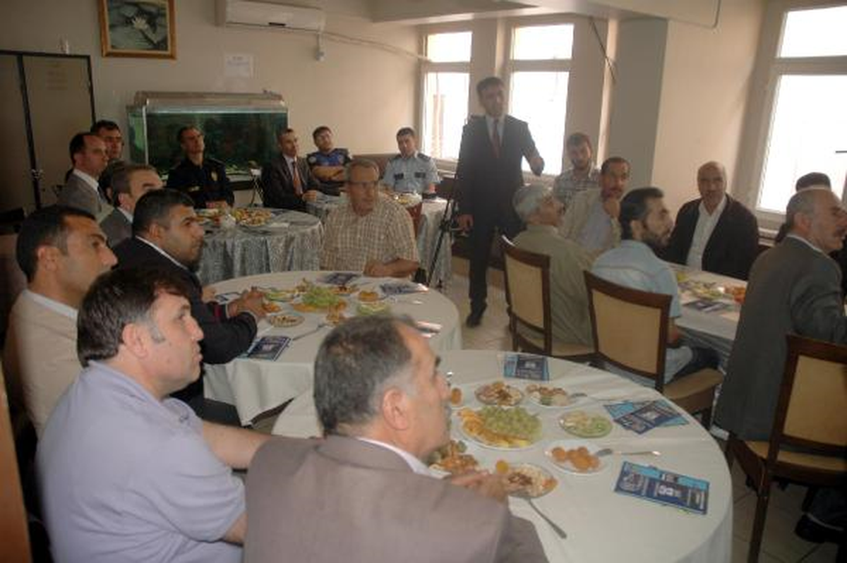 Diyarbakır Emniyet Müdürü, Muhtarlarla Toplantı Yaptı