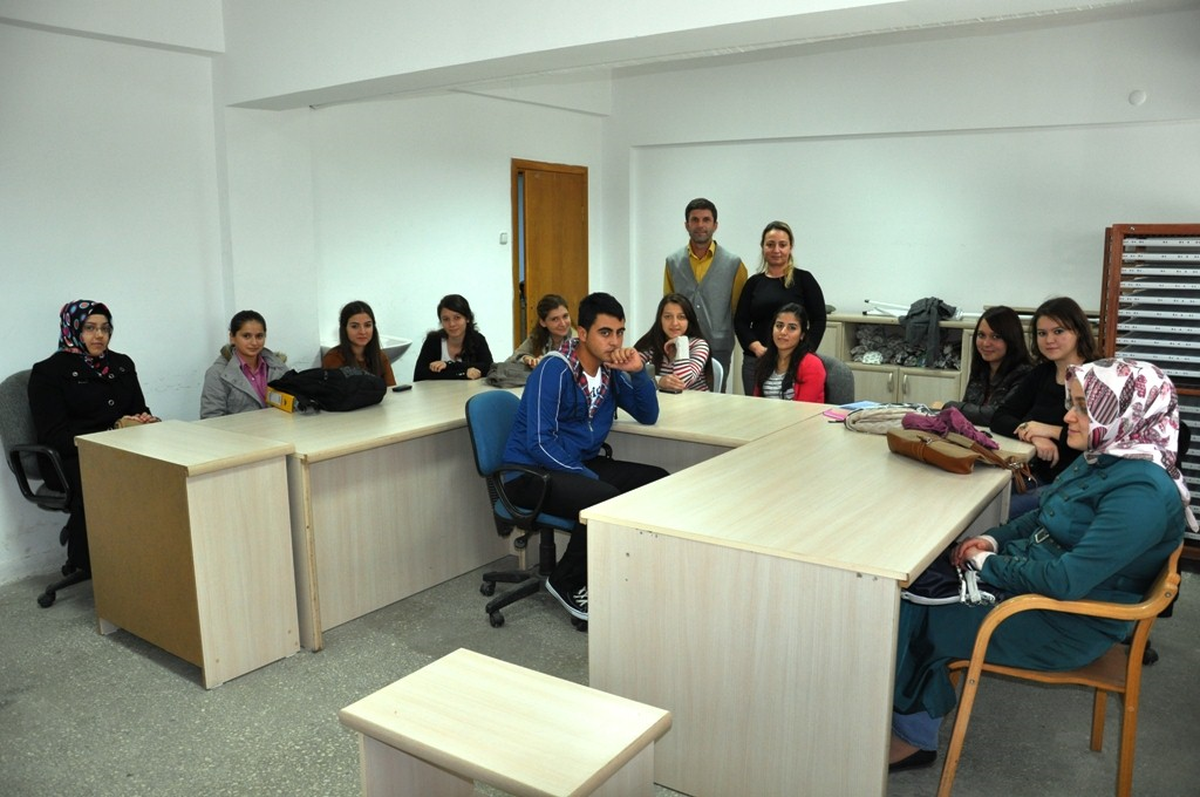 Düzce\'de Gençlik Merkezi Kurslarına 2 Bin Kişi Katılıyor
