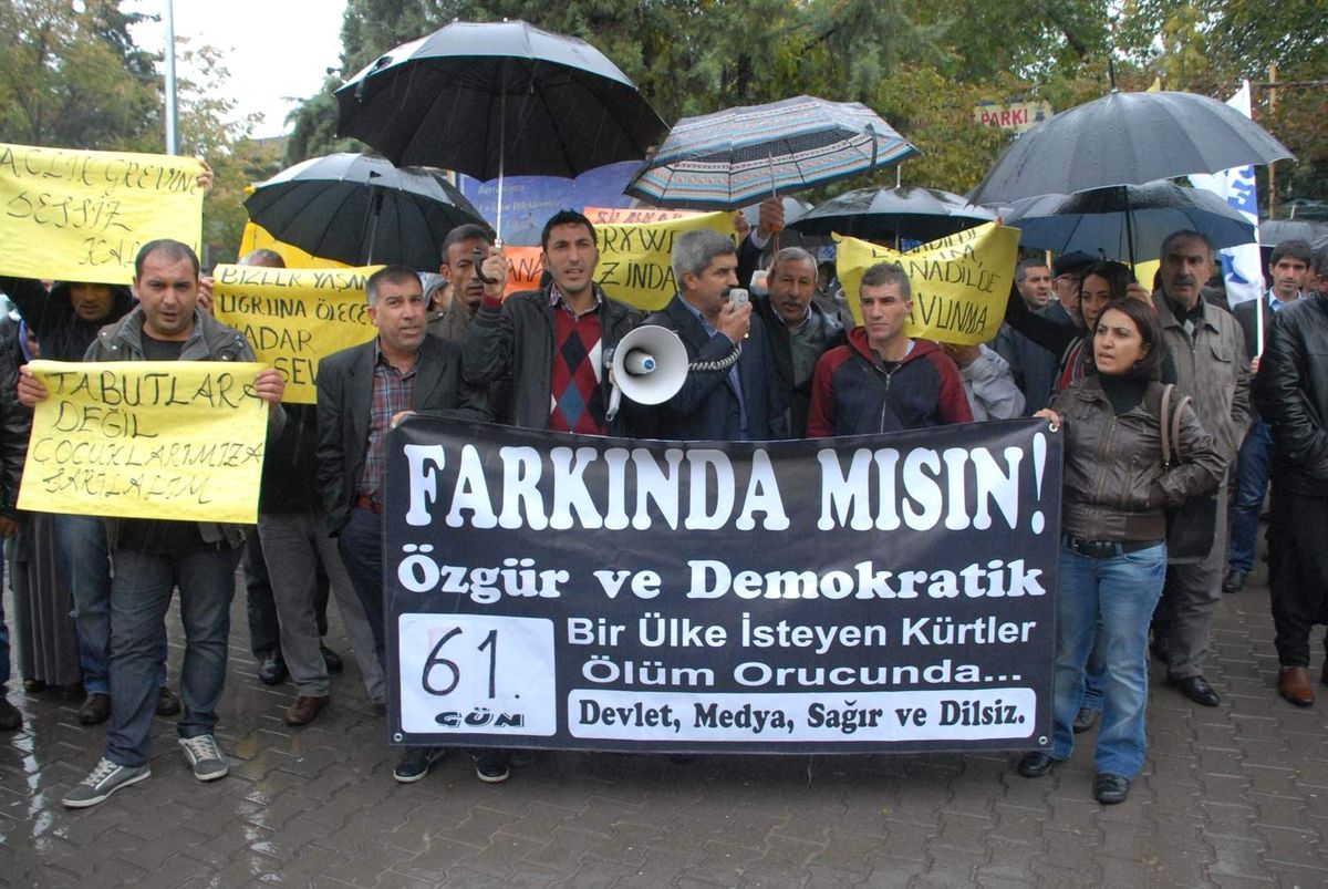 Eğitim-Sen, Açlık Grevlerine Destek İçin Açıklama Yaptı