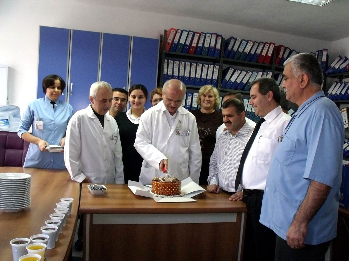 Emekliye Ayrılan Doktora Veda Partisi