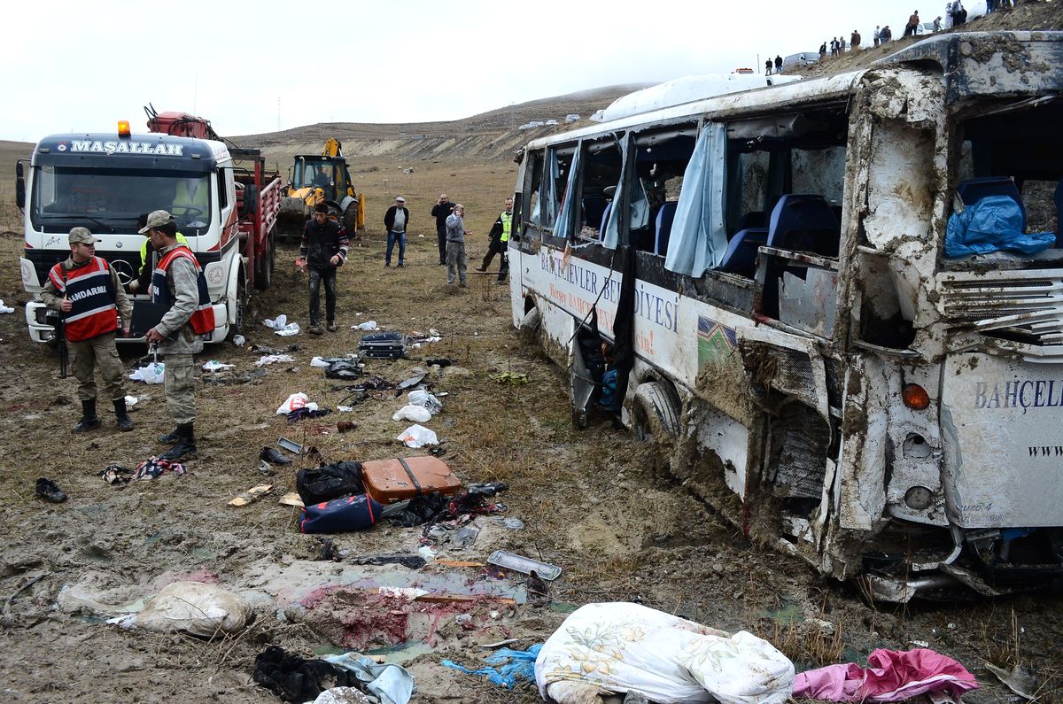 Erzurum\'da Cenaze Taşıyan Otobüsün Devrilmesi