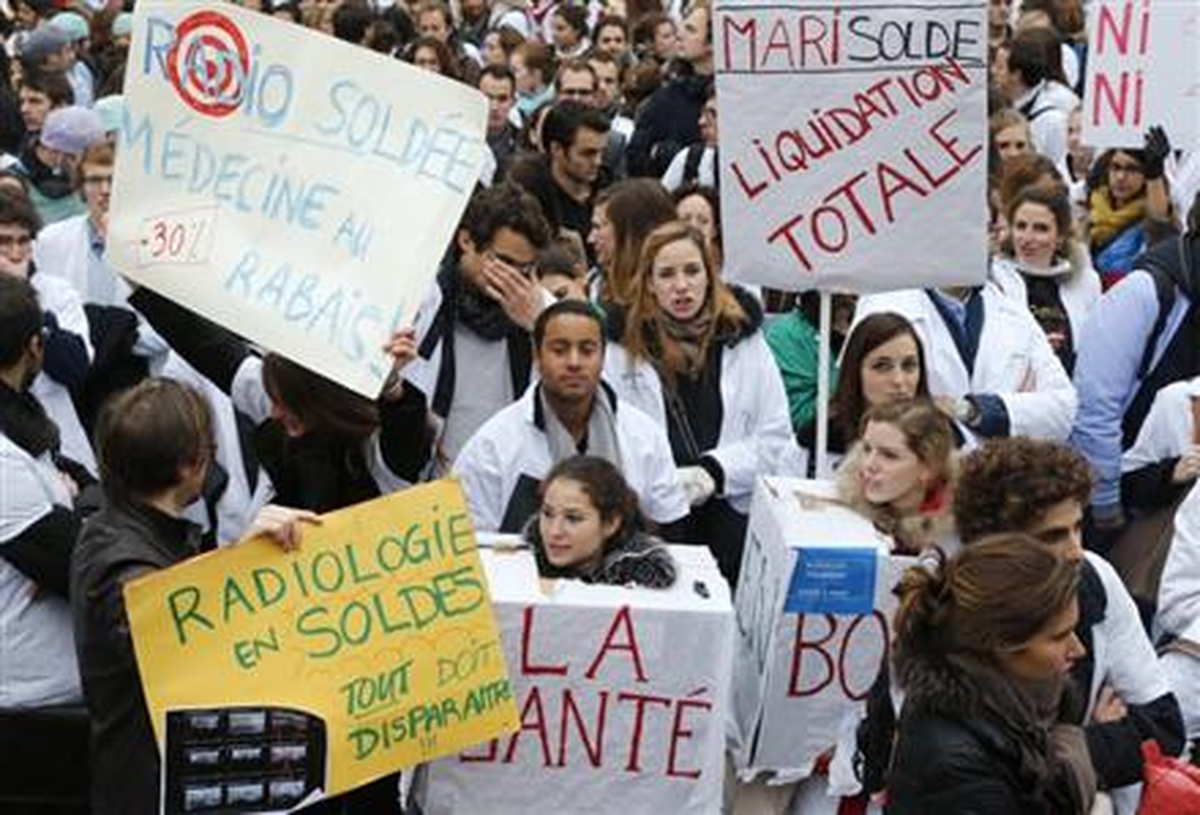 Fransa\'da Doktorlar Greve Gitti