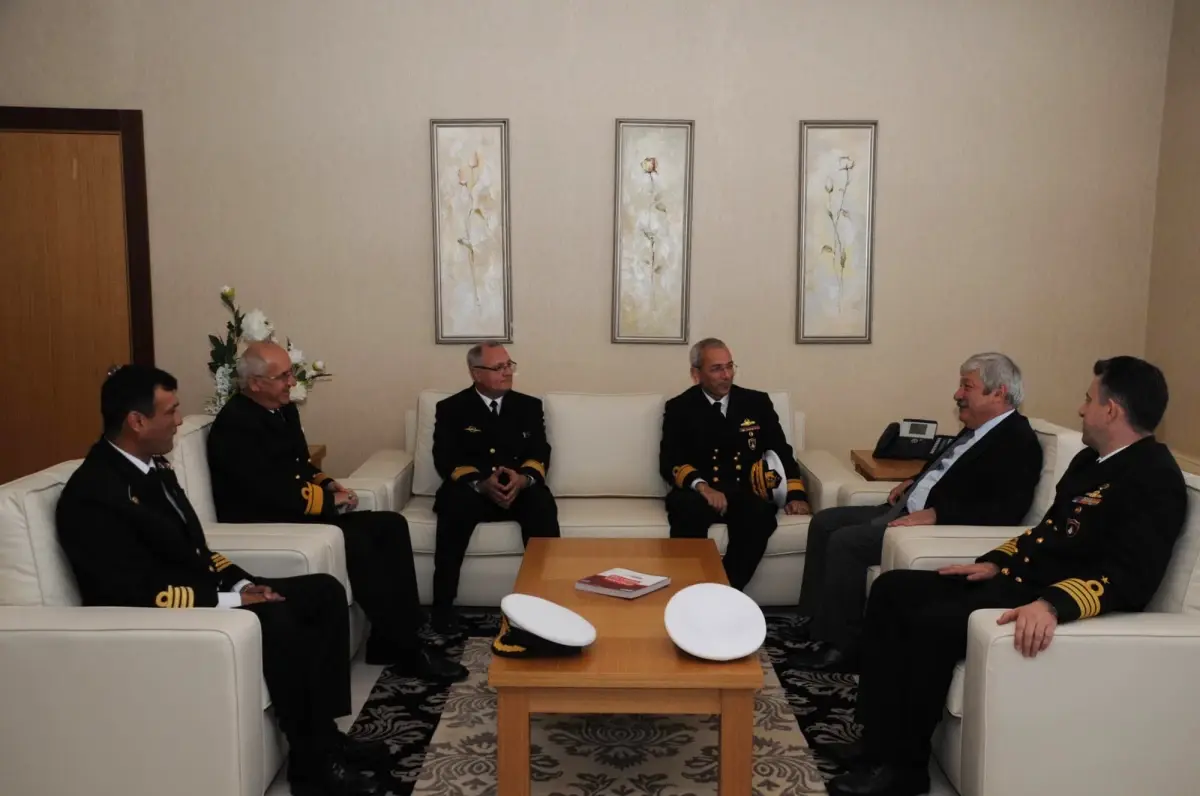 Gemi Komutanlarından Başkan Akaydın\'a Ziyaret