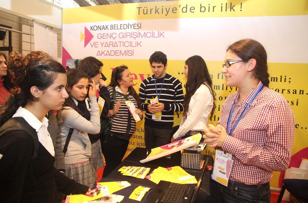 Gençler 1. İstihdam Zirvesi\'nde Buluştu