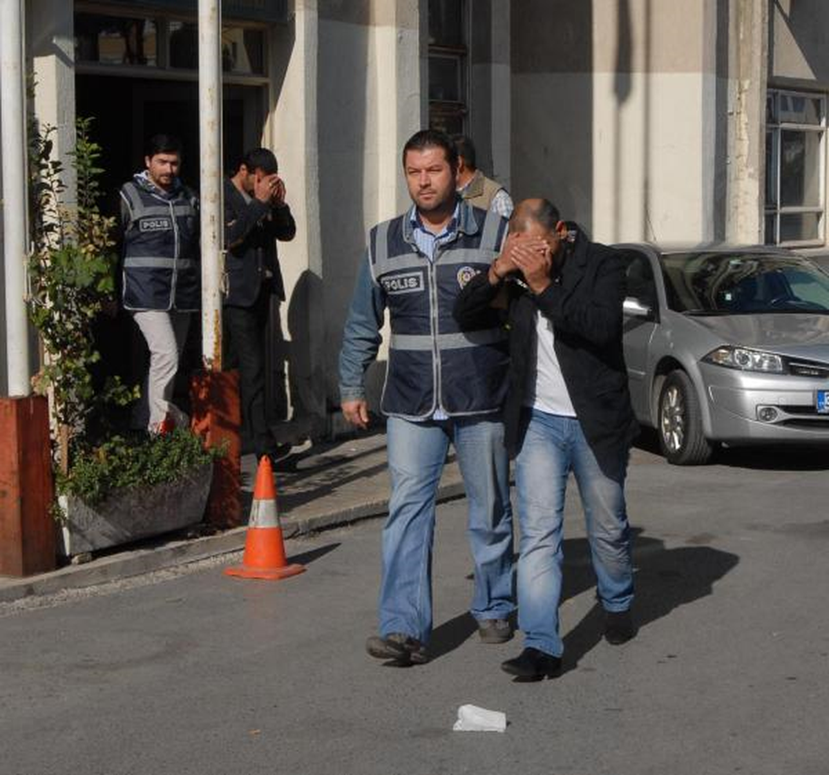 Hırsızlık Şebekesini, Cep Telefonu Sinyali Ele Verdi