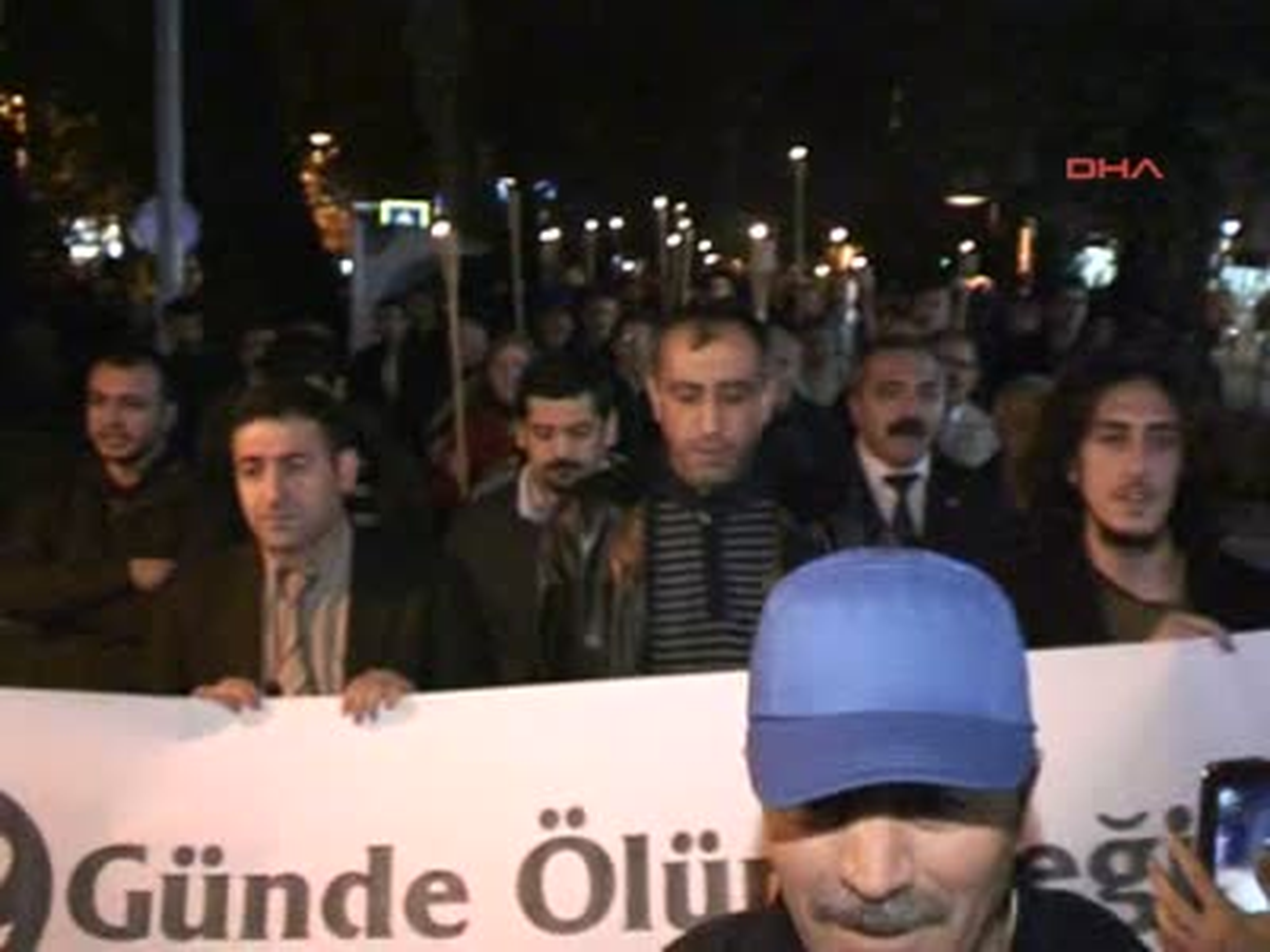 İzmit\'te Cezaevlerindeki Eyleme Destek Yürüyüşüne Polis Engeli