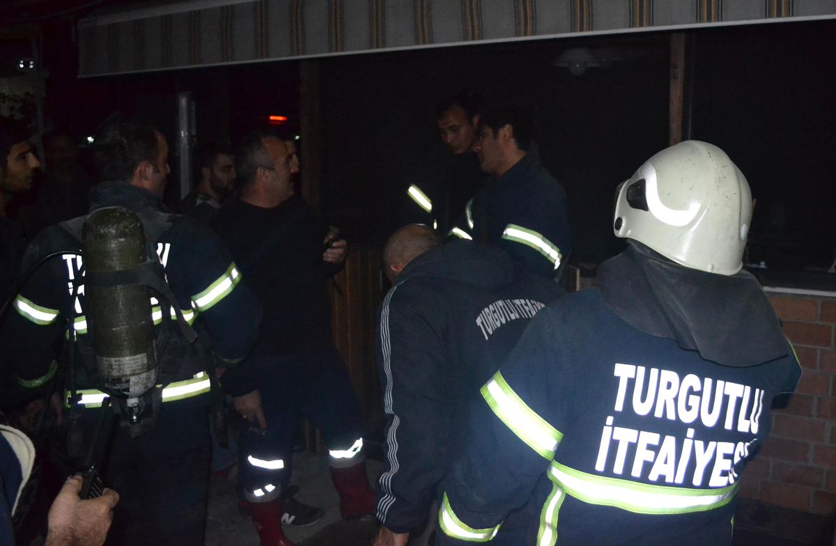 Kafede Yangın Paniği