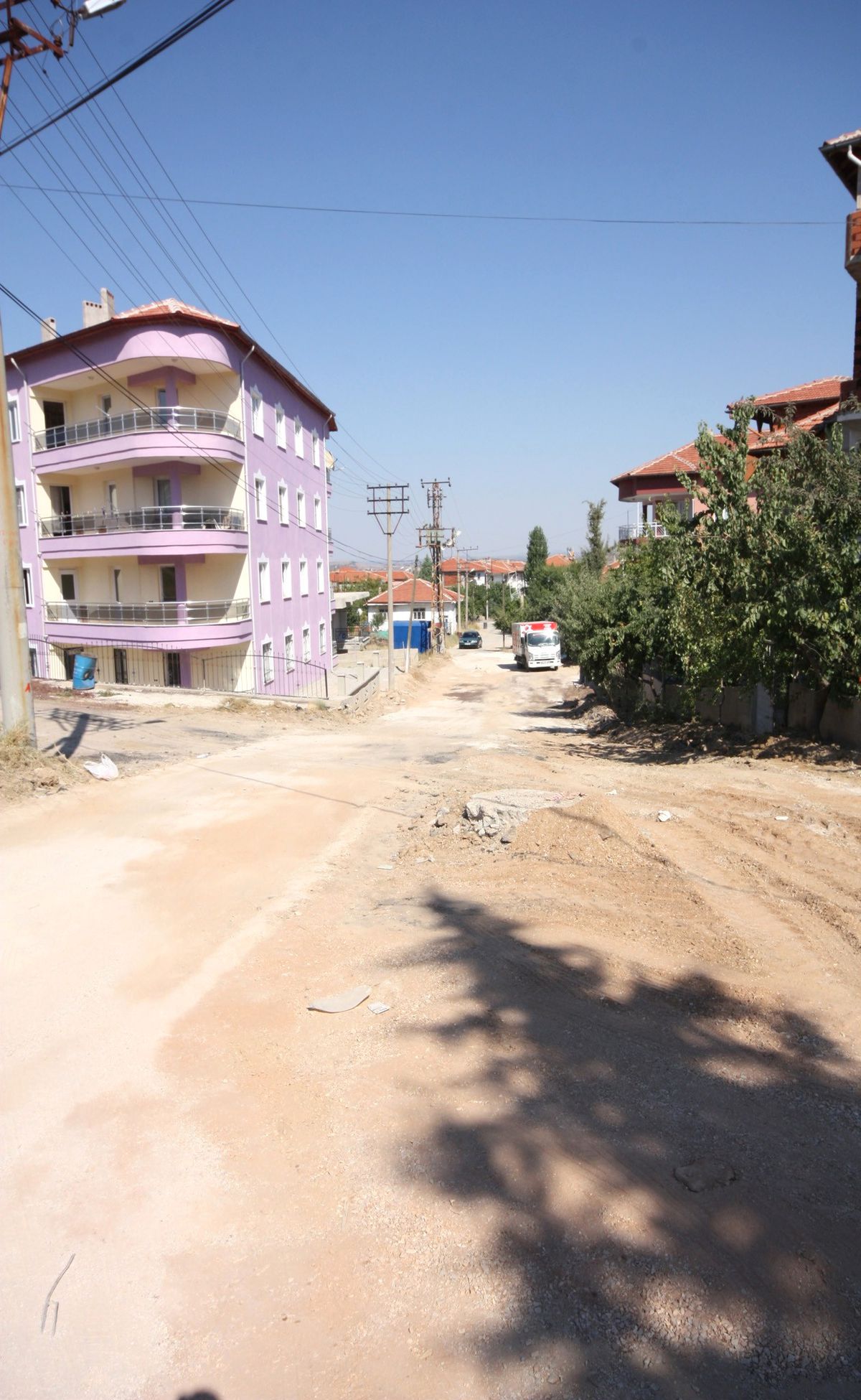 Kula Belediyesi'nin Yol Yapım Çalışmaları Devam Ediyor