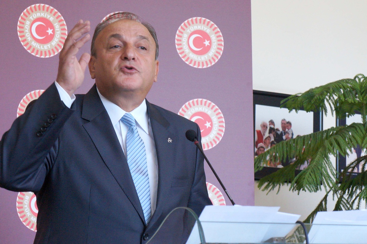 Meclis Aç-Kapa Yaptı, MHP\'li Vural İtiraz Etti