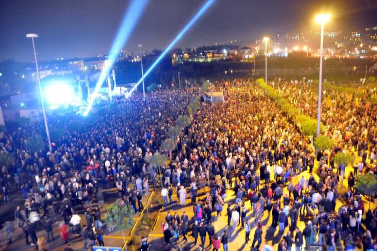 Murat Boz\'dan Otoparkta 5 Bin Kisiye Konser
