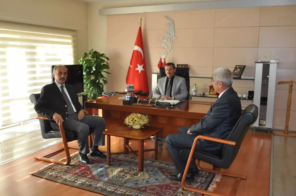 Özel Erciyes Kurumları Vali Şerif Yılmaz\'ı Ziyaret Etti