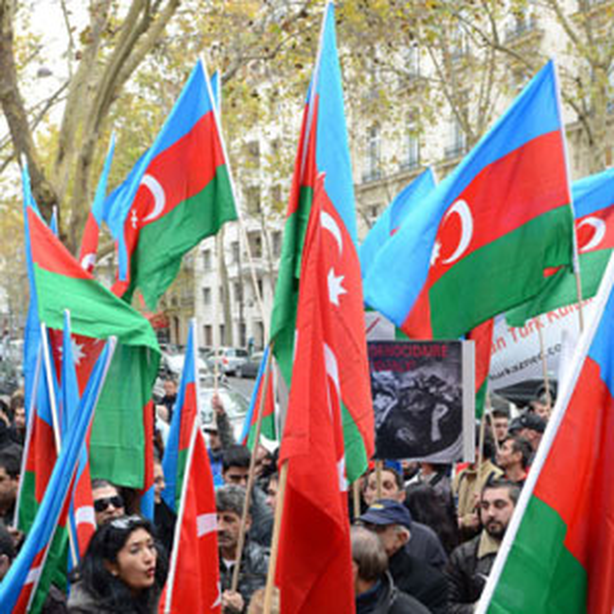Sarkisyan, Paris\'te Azeriler Tarafından Protesto Edildi