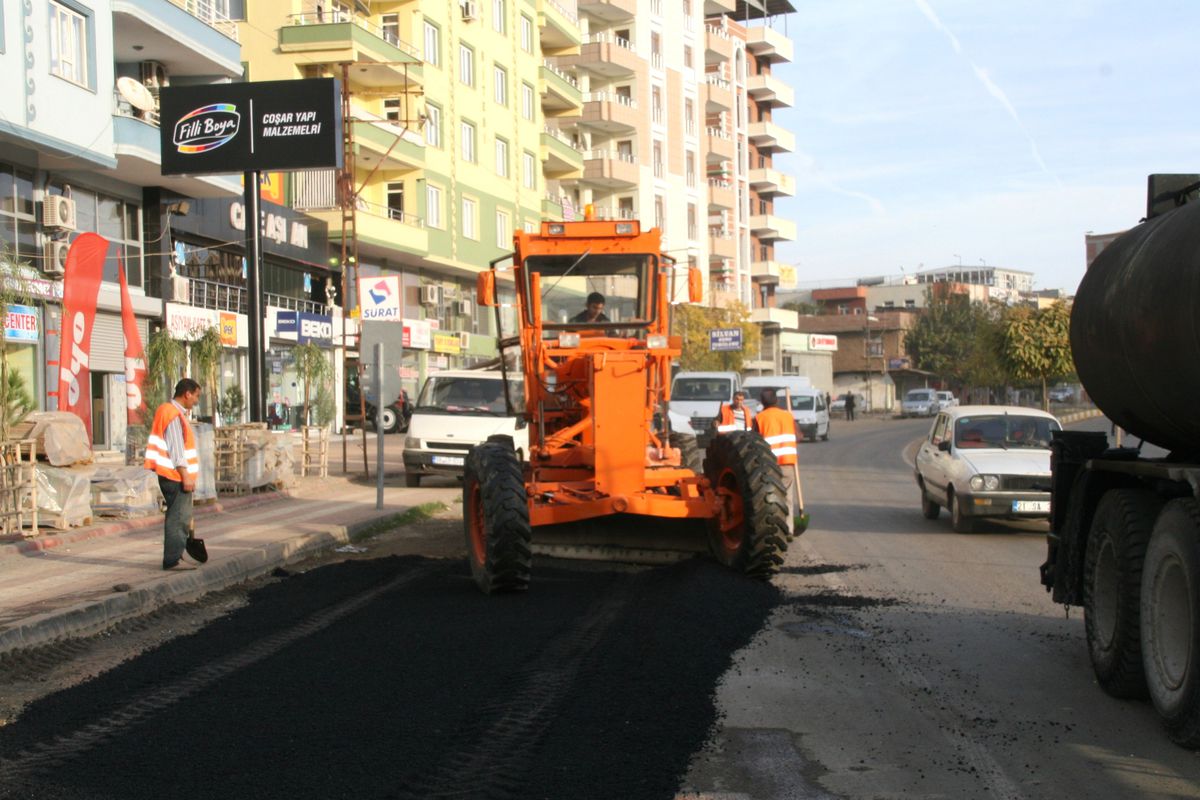 Silvan\'da Yol Yama Çalışmaları Başlatıldı