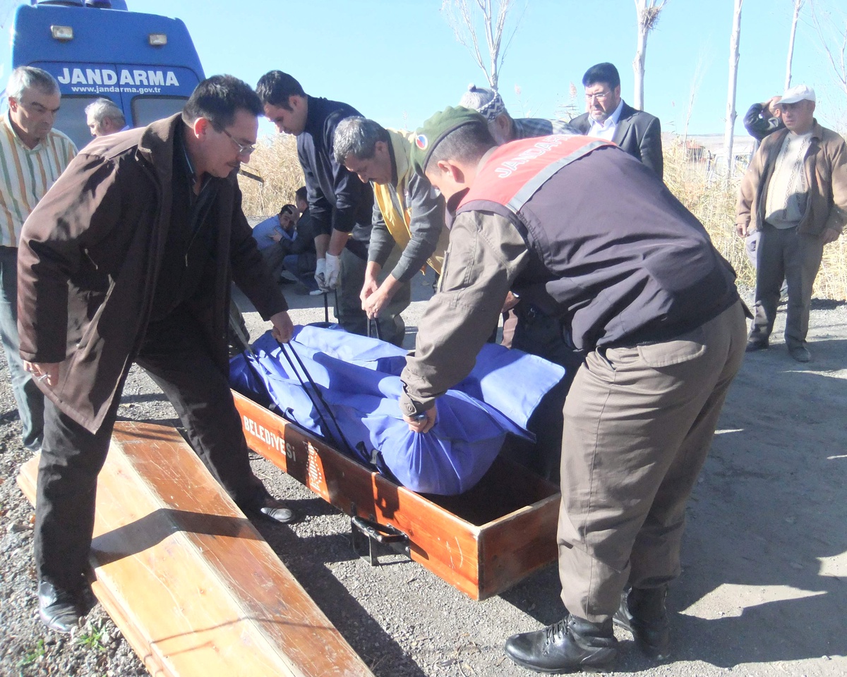 Sulama Kanalına Düşen Sürücü Boğuldu