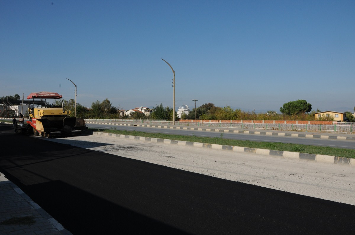 Turgutlu Caddesi Asfaltlanıyor