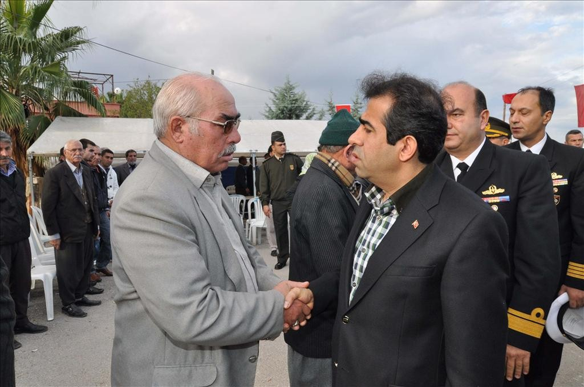 Vali Güzeloğlu\'ndan Şehit Evine Taziye Ziyareti