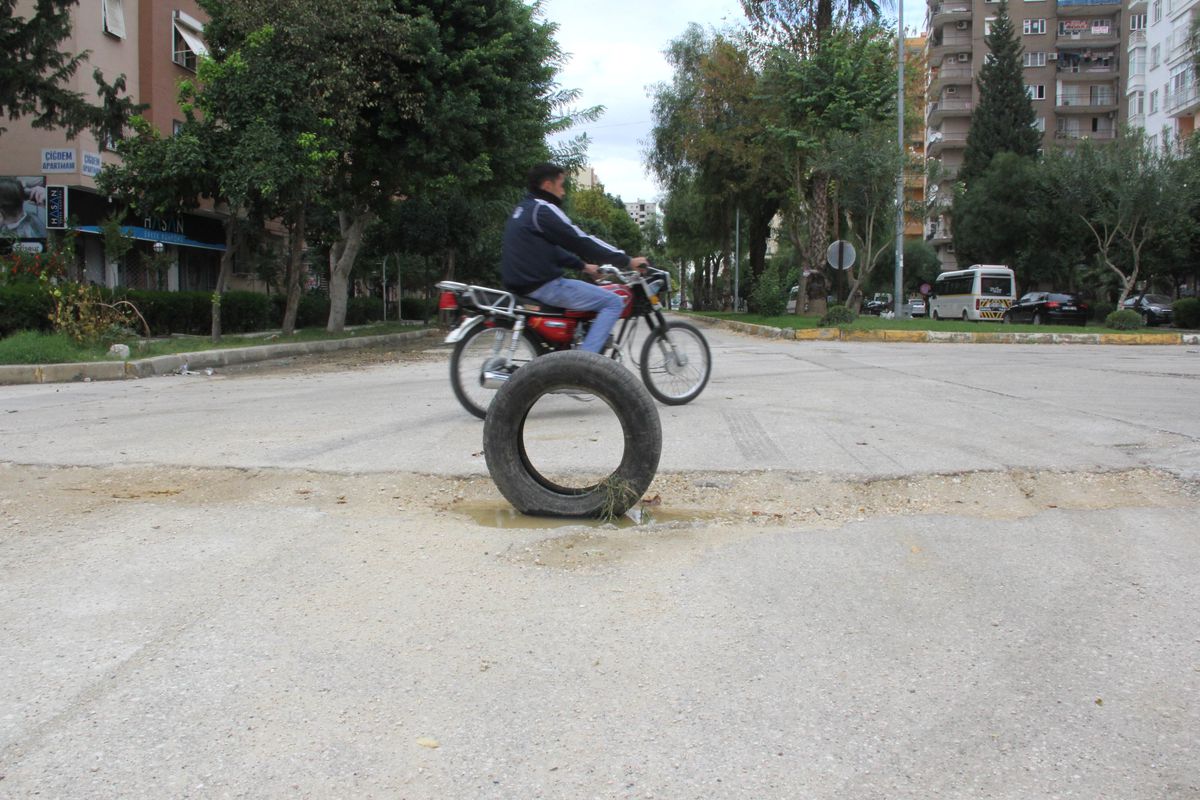 Yoldaki Çukura Lastikli Önlem