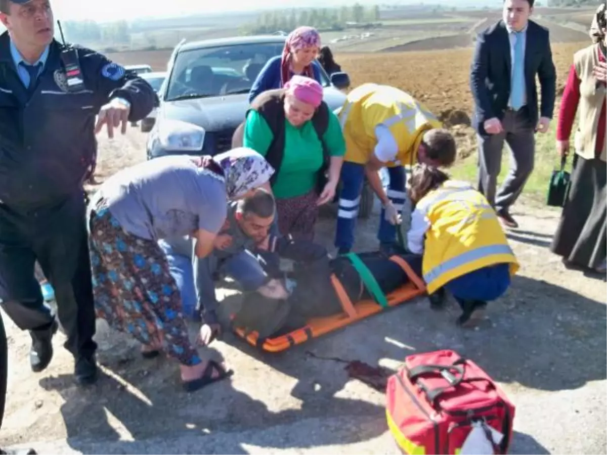 Yolun Karşısına Geçmek İsteyen Liseli Kıza Otomobil Çarptı