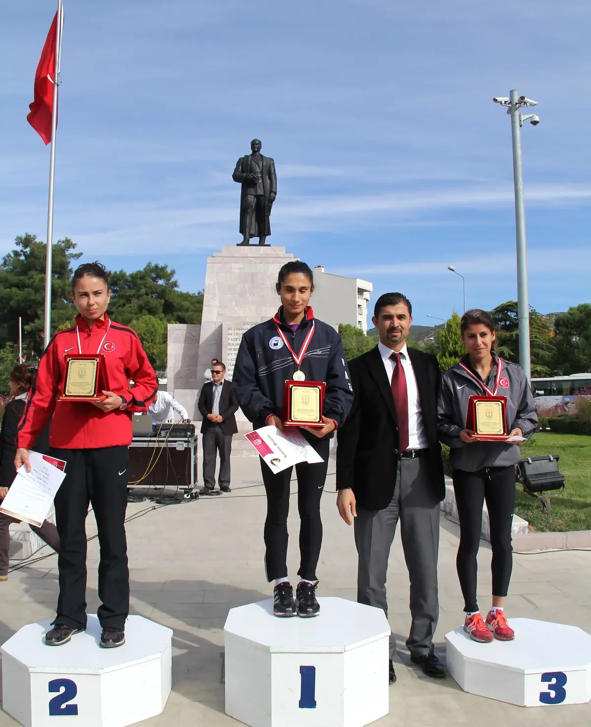 19. Atatürk\'e Saygı Gençlik Yol Koşusu