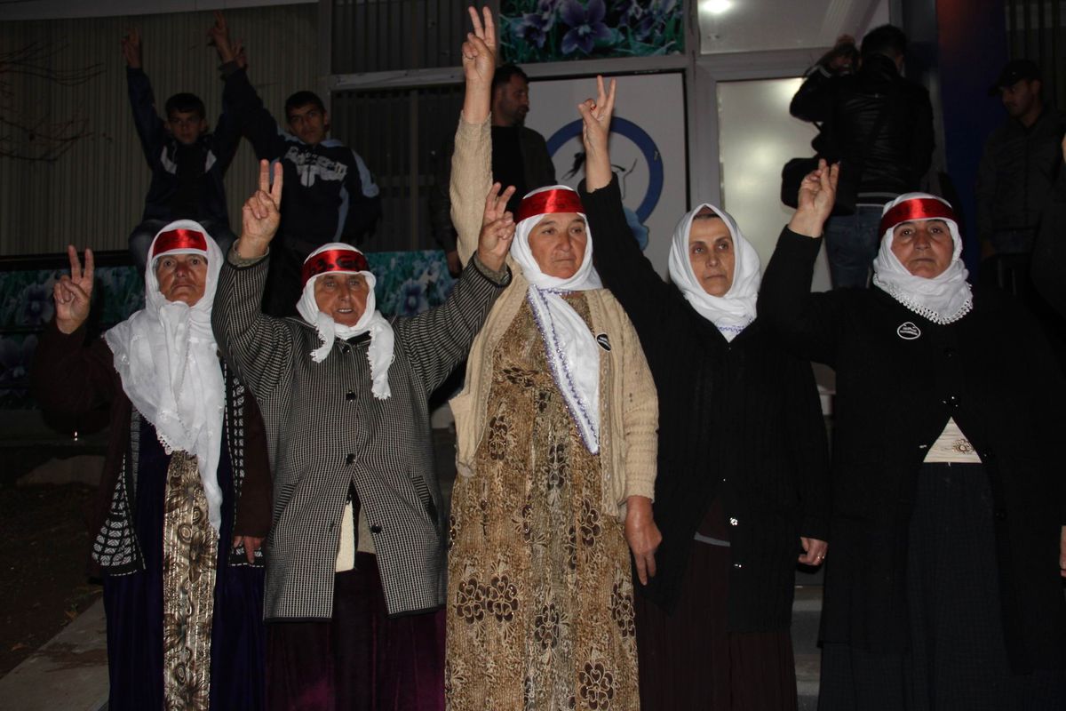 BDP\'li Kadınlar Meşaleli Yürüyüş Düzenledi