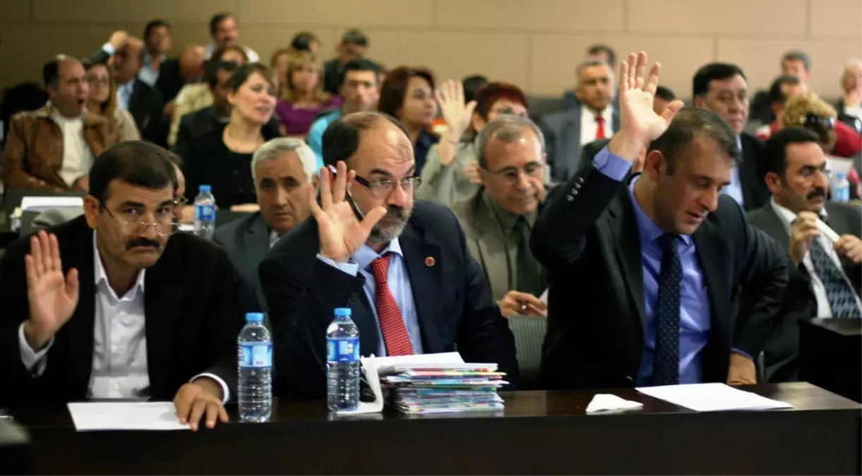 Büyükşehir Belediye Meclisi\'nde "Asfalt" Çıkışı