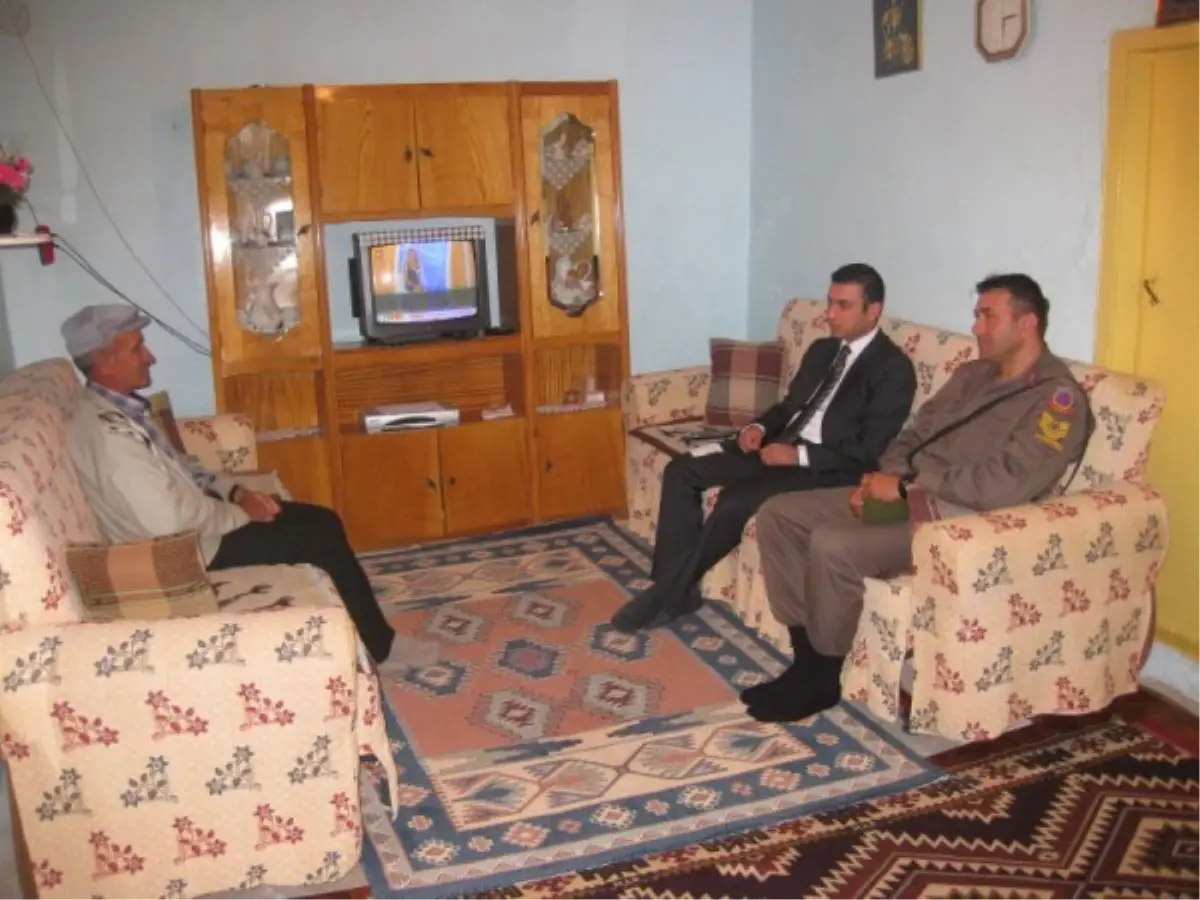 Çiçekdağı Kaymakamı Nursaçan\'dan Şehit Ailelerine Ziyaret