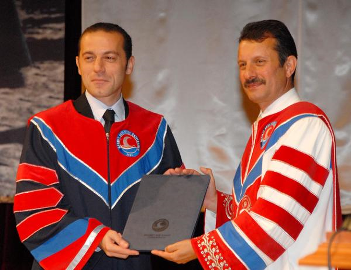 Cüneyt Çakır'a Fahri Doktora Unvanı