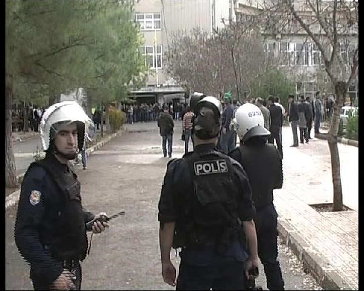 Dicle Üniversitesi\'nde Gerginlik