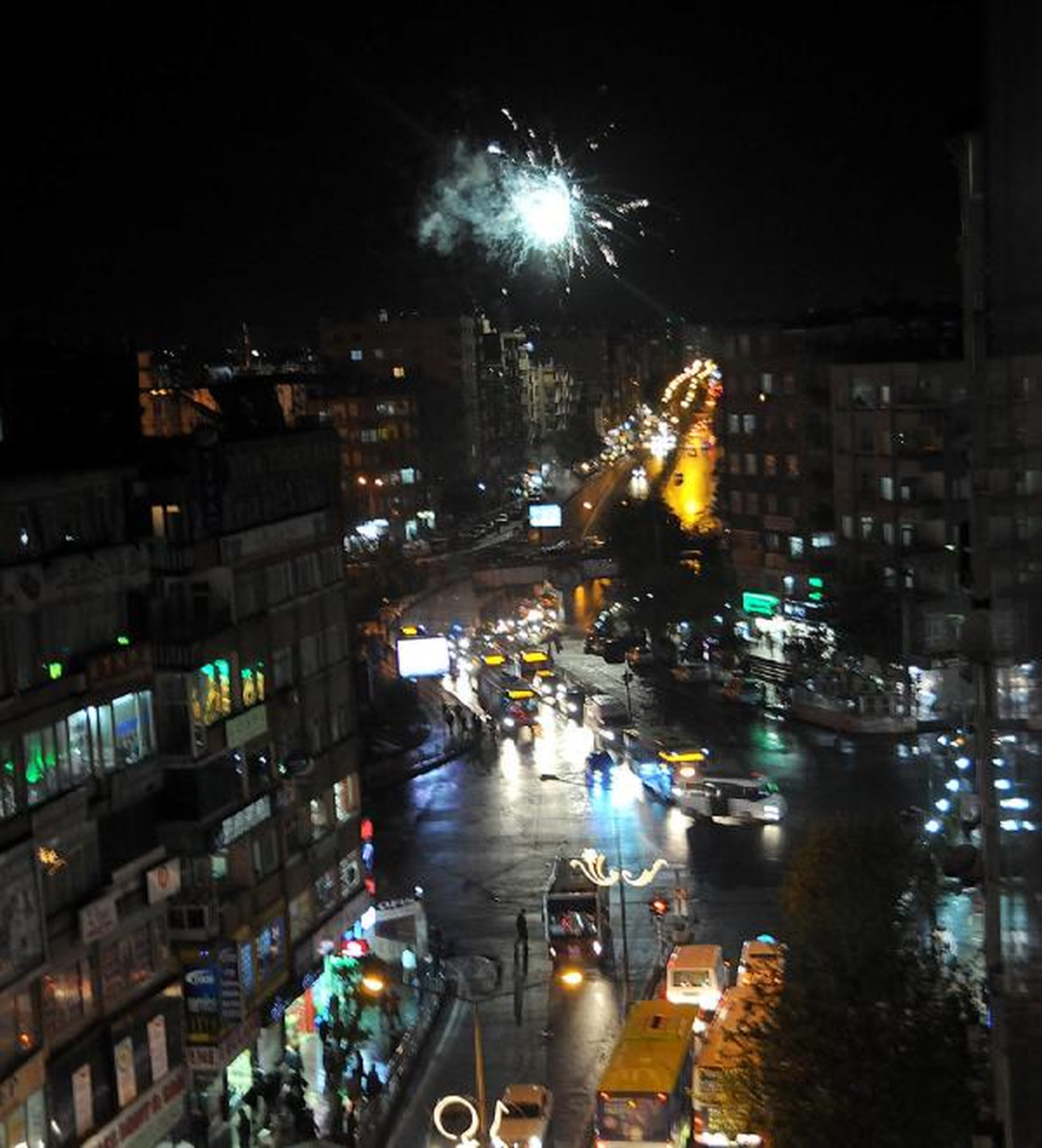 Işık Karartma Eyleminde Silah Sesleri