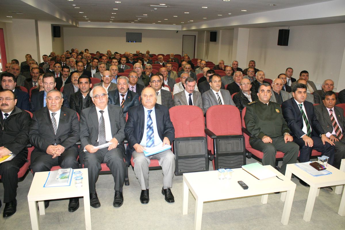 Düzce\'de İl Müdürleri Muhtarlarla Bir Araya Geldi