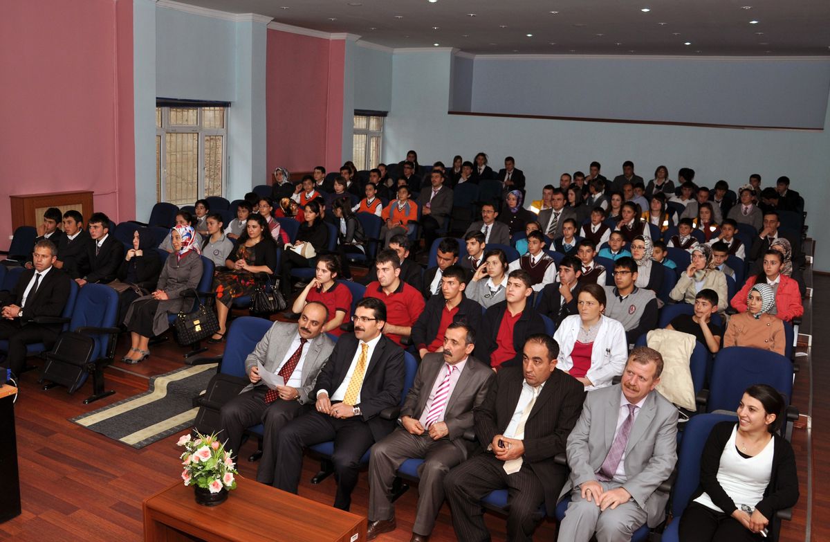 Gümüşhane\'de İl Öğrenci Meclis Seçimleri İçin İlk Tur Seçimleri Tamamlandı