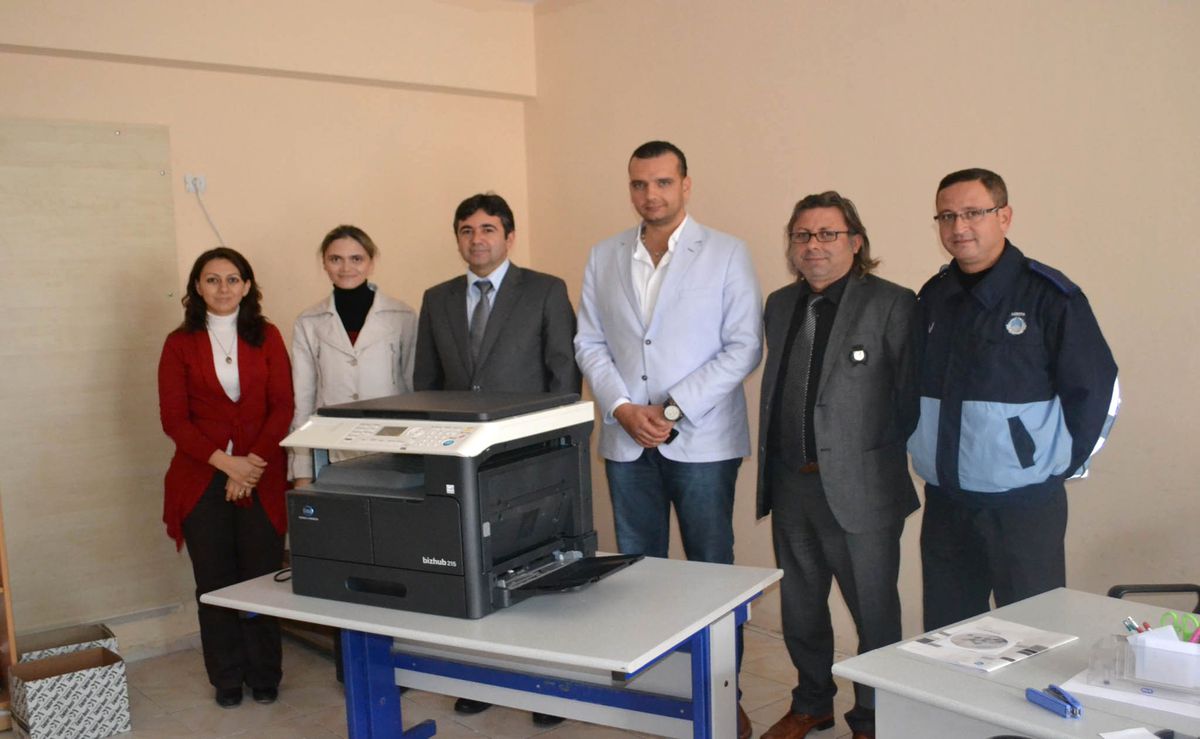 Hayırsever, Okula Fotokopi Makinası Aldı